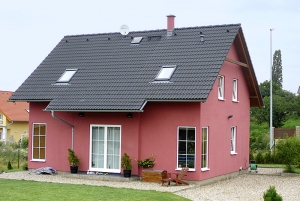 Dokončený dům ze samonosných sendvičů Dokončený dům ze samonosných sendvičů