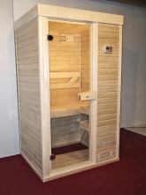 Saunová kabina Economy Plus s topolovým obkladem je ideálním řešením do menších interiérů (DYNTAR). Saunová kabina Economy Plus s topolovým obkladem je ideálním řešením do menších interiérů (DYNTAR).