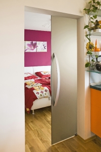 Jednokřídlé posuvné dveře (Stylus), systém posouvání po stěně, sklo Satinato bronz, kování Agile 150, madlo Acros, cena 47 546 Kč (VV SKLO). Jednokřídlé posuvné dveře (Stylus), systém posouvání po stěně, sklo Satinato bronz, kování Agile 150, madlo Acros, cena 47 546 Kč (VV SKLO).