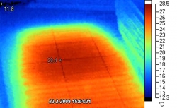 Termogramy zachycují tepelné poměry na podlaze ve třech vybranýcn částech domu, v místech, kde je nainstalováno podlahové topení. Podle barevného odstínu a přiložené škály je možné odečíst teplotu. Termogramy zachycují tepelné poměry na podlaze ve třech vybranýcn částech domu, v místech, kde je nainstalováno podlahové topení. Podle barevného odstínu a přiložené škály je možné odečíst teplotu.