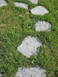 Lité „šlapáky“ Dakar věrně imitují kámen (PRESBETON), Lité „šlapáky“ Dakar věrně imitují kámen (PRESBETON),