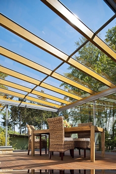 Kombinace dřeva, kovu a skla s precizním zpracováním a promyšlenými detaily vytvoří ze zimní zahrady architektonický skvost (HLADÍK STAVEBNÍ SERVIS). Kombinace dřeva, kovu a skla s precizním zpracováním a promyšlenými detaily vytvoří ze zimní zahrady architektonický skvost (HLADÍK STAVEBNÍ SERVIS).