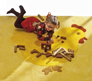 Dětský koberec Kids, materiál 100% Espirelle, rozměry 130 x 130 cm, cena 4 021 Kč (Alax). Dětský koberec Kids, materiál 100% Espirelle, rozměry 130 x 130 cm, cena 4 021 Kč (Alax).