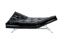 Rozkládací sofa Cosma (design Thomas Müller, Jörg Wulff, COR), sestava s lenoškou, u obou se lehce sklopí opěrák a získáte příležitostné lůžko nebo větší plochu pro lenošení, odnímatelné područky, provedení v látce nebo v kůži, cena sestavy s textilním potahem od 109 300 Kč (STOPKA). Rozkládací sofa Cosma (design Thomas Müller, Jörg Wulff, COR), sestava s lenoškou, u obou se lehce sklopí opěrák a získáte příležitostné lůžko nebo větší plochu pro lenošení, odnímatelné područky, provedení v látce nebo v kůži, cena sestavy s textilním potahem od 109 300 Kč (STOPKA).