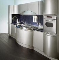 Lakovaný povrch v nerezovém designu má kuchyň Ola (SNAIDERO, design PININFARINA), cena 85 000 až 120 000 Kč za běžný metr (dodává KUCHYŇSKÉ STUDIO ANYX). Lakovaný povrch v nerezovém designu má kuchyň Ola (SNAIDERO, design PININFARINA), cena 85 000 až 120 000 Kč za běžný metr (dodává KUCHYŇSKÉ STUDIO ANYX).
