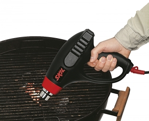 Dřevěné uhlí na zahradním grilu dokážete horkovzdušnou pistolí zapálit, pokud disponuje teplotou nad 500 °C. Dřevěné uhlí na zahradním grilu dokážete horkovzdušnou pistolí zapálit, pokud disponuje teplotou nad 500 °C.