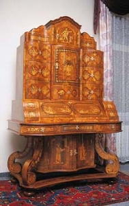 Velký sekretář, klasické baroko, originál pochází z 2. poloviny 17. století. Velký sekretář, klasické baroko, originál pochází z 2. poloviny 17. století.