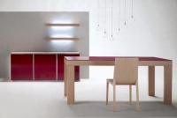 Skleněnou desku má jídelní stůl Flat 180 VR (ITF), cena 42 336 Kč, ITALIA - INTERIOR DESIGN. Skleněnou desku má jídelní stůl Flat 180 VR (ITF), cena 42 336 Kč, ITALIA - INTERIOR DESIGN.