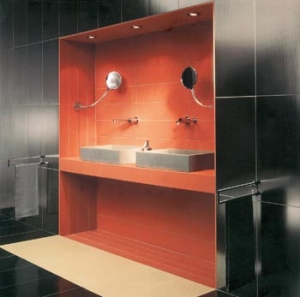 Formáty dnes lze kombinovat nápaditě a elegantně, aniž by se tím narušila jednota designu koupelny. Formáty dnes lze kombinovat nápaditě a elegantně, aniž by se tím narušila jednota designu koupelny.
