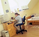 Dětský pokoj prosvětluje jižní slunce. Dětský pokoj prosvětluje jižní slunce.