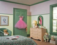 Kombinace odstínů levandulový květ a pistácie omyvatelných barev Dulux Colours Of The World. Barvy jsou odolné proti otěru a lze je omývat vodou s přísadou čisticího prostředku. Kombinace odstínů levandulový květ a pistácie omyvatelných barev Dulux Colours Of The World. Barvy jsou odolné proti otěru a lze je omývat vodou s přísadou čisticího prostředku.