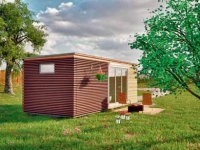 Dva pohledy na dům řady Studiadomi s užitnou plochou 15 m2 (1+kk). Dům může sloužit jako zahradní chata, jako rekreační objekt i plnohodnotné startovací bydlení pro mladý pár. Projekty mobilních domků na www.montovanedomy.cz. Dva pohledy na dům řady Studiadomi s užitnou plochou 15 m2 (1+kk). Dům může sloužit jako zahradní chata, jako rekreační objekt i plnohodnotné startovací bydlení pro mladý pár. Projekty mobilních domků na www.montovanedomy.cz.