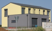 Střešní krytina Lindab Topline je určená na střechy se sklonem od 14°. Je bezúdržbová, díky povrchovým úpravám Classic, Premium nebo Elite dosahuje vysoké životnosti a záruka na ni je poskytována v závislosti na zvoleném povrchu až 30let. Střecha je doplněna okapovým systémem Lindab Rainline ve stejné barvě, který je stejně tak bezúdržbový. Střešní krytina Lindab Topline je určená na střechy se sklonem od 14°. Je bezúdržbová, díky povrchovým úpravám Classic, Premium nebo Elite dosahuje vysoké životnosti a záruka na ni je poskytována v závislosti na zvoleném povrchu až 30let. Střecha je doplněna okapovým systémem Lindab Rainline ve stejné barvě, který je stejně tak bezúdržbový.