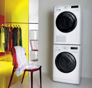 Pračka AWOE 8914 (WHIRLPOOL), třída A+++ –20 %, kromě standardních programů funkce EcoMonitor, která informuje před spuštěním programu o spotřebě energie, funkce 6. smysl, program Colours umožňuje praní při nízkých teplotách (15 oC), funkce doporučeného dávkování řídí optimální množství pracího prostředku, cena 17 334 Kč; sušička AZA 799 (WHIRLPOOL), třída A –40 %, kapacita 7 kg, technologie 6. smyslu nastaví optimální teplotu a kontroluje proces sušení, cena 24 990 Kč, WHIRLPOOL. Pračka AWOE 8914 (WHIRLPOOL), třída A+++ –20 %, kromě standardních programů funkce EcoMonitor, která informuje před spuštěním programu o spotřebě energie, funkce 6. smysl, program Colours umožňuje praní při nízkých teplotách (15 oC), funkce doporučeného dávkování řídí optimální množství pracího prostředku, cena 17 334 Kč; sušička AZA 799 (WHIRLPOOL), třída A –40 %, kapacita 7 kg, technologie 6. smyslu nastaví optimální teplotu a kontroluje proces sušení, cena 24 990 Kč, WHIRLPOOL.