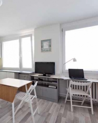 Designérka vybrala bukové, bíle natřené židle Terje pro jejich dobrou stabilitu a příznivou cenu. Designérka vybrala bukové, bíle natřené židle Terje pro jejich dobrou stabilitu a příznivou cenu.