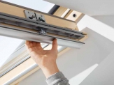 S Novou generací střešních oken VELUX získáte více světla, více pohodlí a menší spotřebu energie. S Novou generací střešních oken VELUX získáte více světla, více pohodlí a menší spotřebu energie.