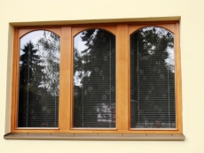 Moderní špaletová okna s hodnotami Uw = 0,9 W/m2K a Rw = 46 dB (AZ EKOTHERM). Moderní špaletová okna s hodnotami Uw = 0,9 W/m2K a Rw = 46 dB (AZ EKOTHERM).