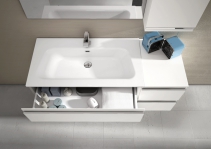 Umyvadlová skříňka z kolekce Mistral (Idea Group), lakovaný masiv, cena (s keramickým umyvadlem) 34 770 Kč, www.ilbagno.cz. Umyvadlová skříňka z kolekce Mistral (Idea Group), lakovaný masiv, cena (s keramickým umyvadlem) 34 770 Kč, www.ilbagno.cz.