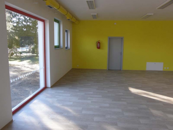 V dřevostavbě nové školky v Ratíškovicích byly pro všechny vnitřní konstrukce využity konstrukční desky RigiStabil Activ´Air. V dřevostavbě nové školky v Ratíškovicích byly pro všechny vnitřní konstrukce využity konstrukční desky RigiStabil Activ´Air.