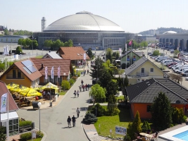 V Brně můžete navštívit jak centrum Eden, které je v přímém sousedství brněnského výstaviště (nahoře), tak i vzorový dům Canaba Uno (vpravo) v městské části Přízřenice. V Brně můžete navštívit jak centrum Eden, které je v přímém sousedství brněnského výstaviště (nahoře), tak i vzorový dům Canaba Uno (vpravo) v městské části Přízřenice.