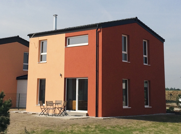 Canaba patří k největším dodavatelům těžkých montovaných domů. Dům Chico kromě moderního vzhledu poskytuje klidné, bezpečné, cenově dostupné a vysoce úsporné bydlení. Canaba patří k největším dodavatelům těžkých montovaných domů. Dům Chico kromě moderního vzhledu poskytuje klidné, bezpečné, cenově dostupné a vysoce úsporné bydlení.