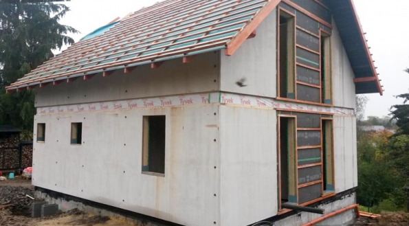 Projekty rodinných domů, zhotovených z prefabrikovaných konstrukcí, se zabývá i společnost HK-Dřestav. Projekty rodinných domů, zhotovených z prefabrikovaných konstrukcí, se zabývá i společnost HK-Dřestav.