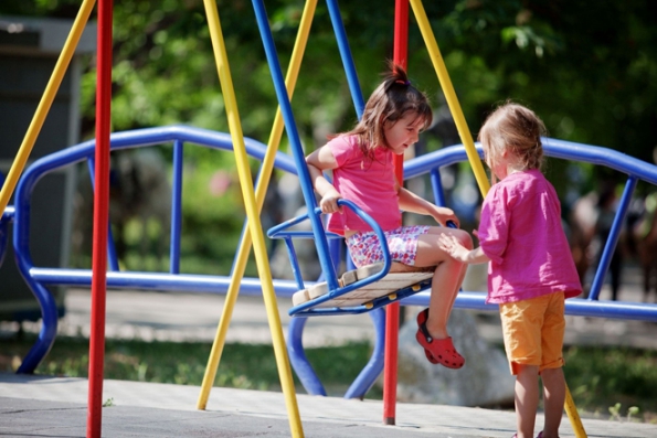 Kromě bazénu, nebo trampolíny, které všichni dobře známe, máme spoustu možností, jak děti na zahradě zabavit. (MARIMEX) Kromě bazénu, nebo trampolíny, které všichni dobře známe, máme spoustu možností, jak děti na zahradě zabavit. (MARIMEX)