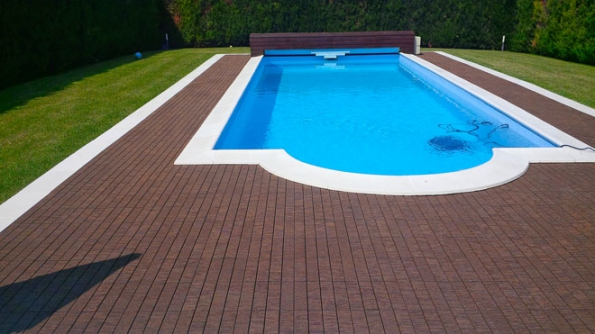 Praktickým řešením jsou exteriérové podlahy značky Hortus. Vynikají vysokou elegancí a dlouhodobou životností a nabízejí výběr zajímavých barevných odstínů (KPP) Praktickým řešením jsou exteriérové podlahy značky Hortus. Vynikají vysokou elegancí a dlouhodobou životností a nabízejí výběr zajímavých barevných odstínů (KPP)