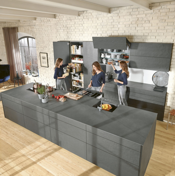 Ergonomické řešení a umístění zón doporučené odborníky značky Blum minimalizují v kuchyni zbytečné kroky a pohyby, www.blum.cz Ergonomické řešení a umístění zón doporučené odborníky značky Blum minimalizují v kuchyni zbytečné kroky a pohyby, www.blum.cz
