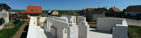 Rodinný dům v Litomyšli - snímek z výstavby (zdroj: Xella)